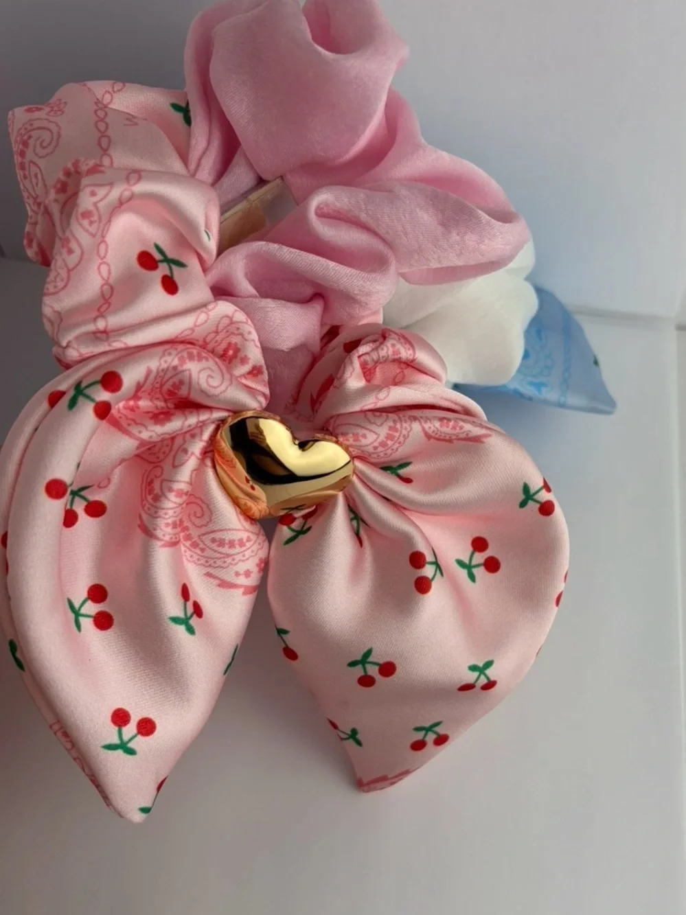 NWT ⚜️🩵💖⚜️ Social Strand Beautiful Scrunchies Hair Ties Set of 3